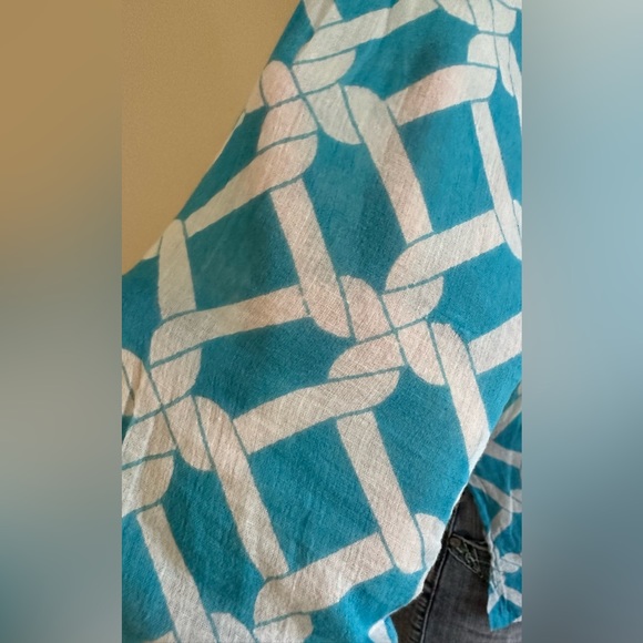 Lexi York Light Blue With White Chains Print Sheer Summer V Neck Top Sz S - Picture 5 of 11